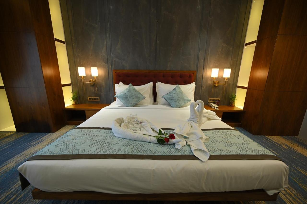 The Royal Class Hotel Gwalior Exterior photo