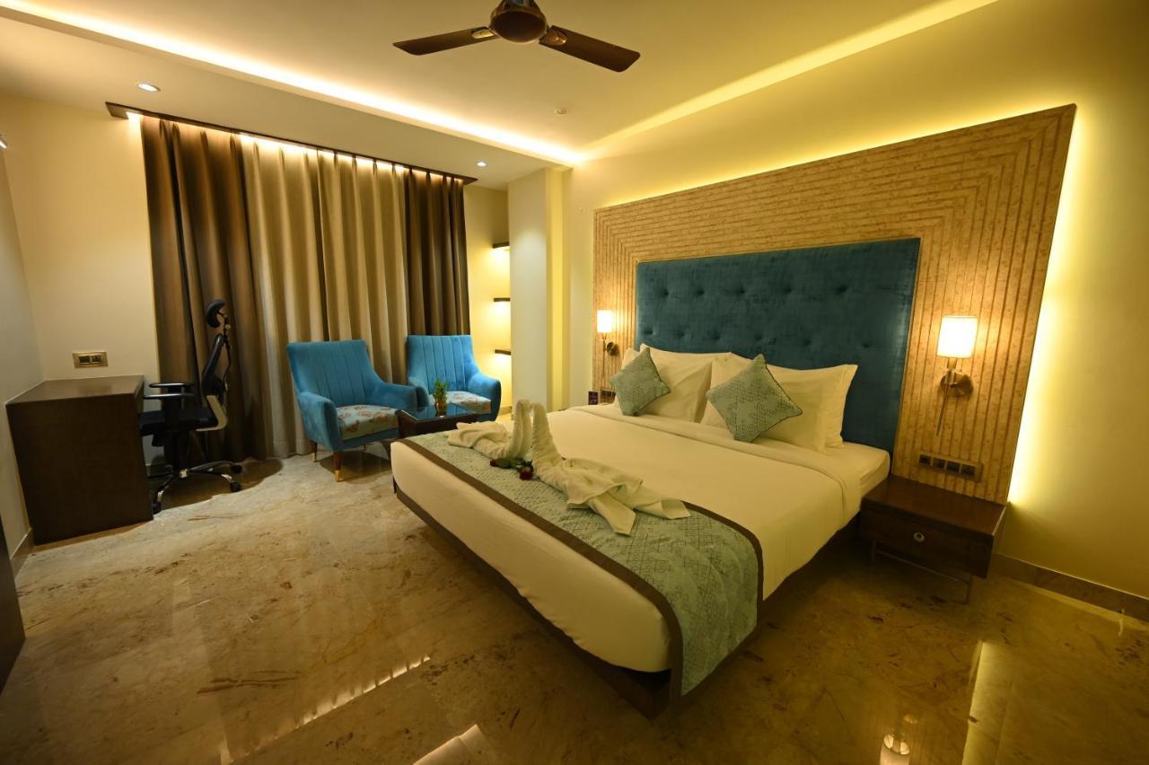 The Royal Class Hotel Gwalior Exterior photo