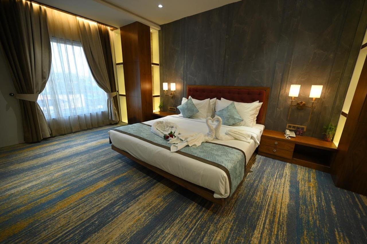 The Royal Class Hotel Gwalior Exterior photo