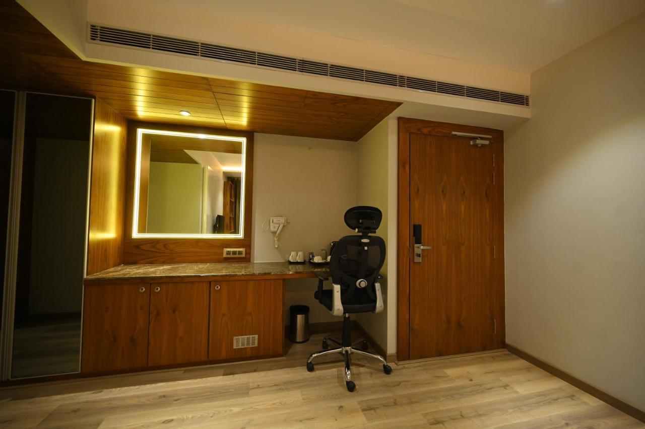 The Royal Class Hotel Gwalior Exterior photo