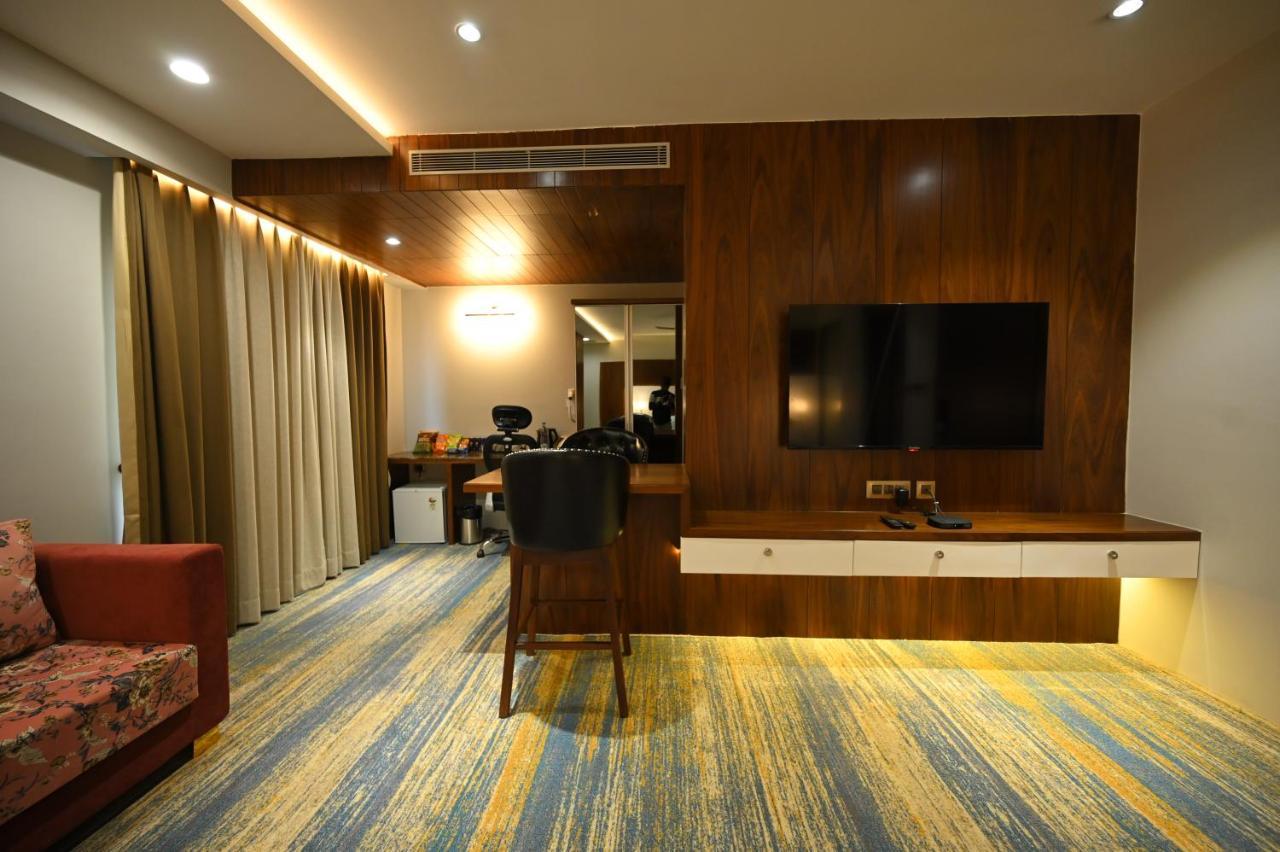 The Royal Class Hotel Gwalior Exterior photo